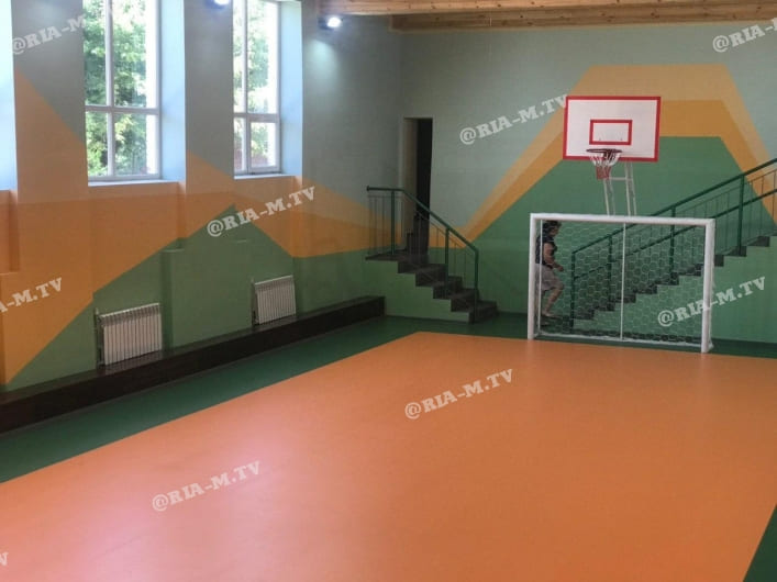 В один из лучших школьных спортзалов в Мелитополе не пускают детей